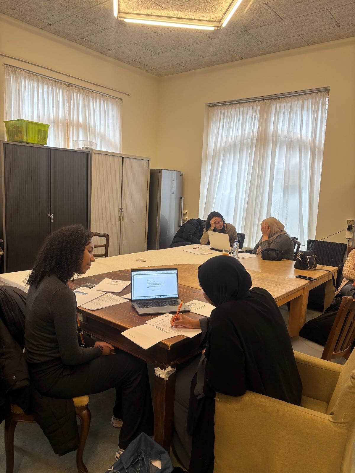 Krachtvrouwen en Erasmus MC: Digitale Hulpmiddelen Onderzoek